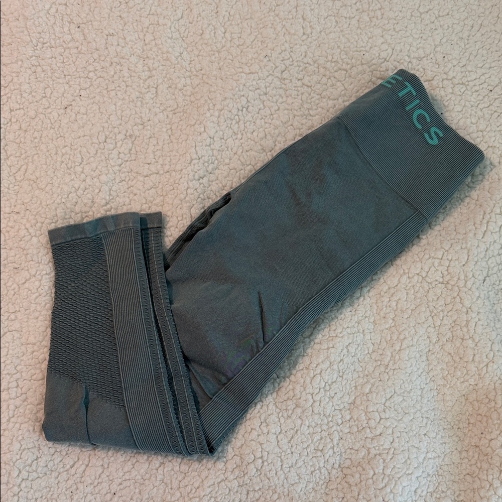 Women’s faded teal leggings